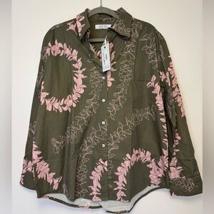 BNWT. Ava Sky Top Chloe Button-Down